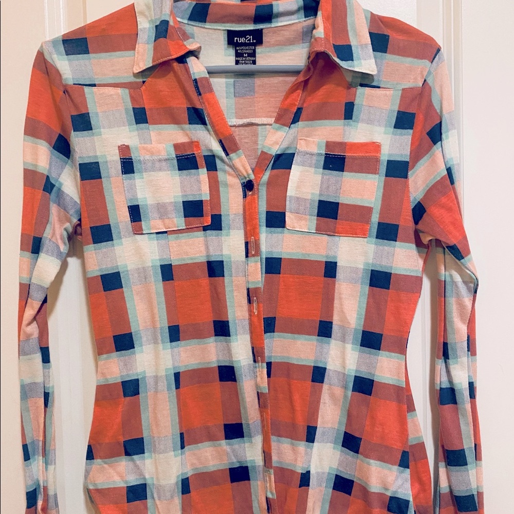 Soft plaid long sleeve button up shirt.